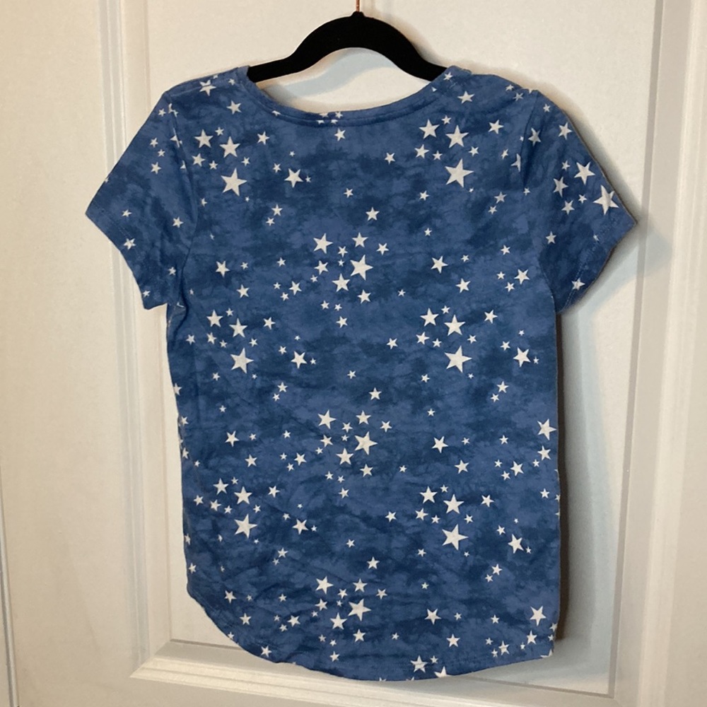 🌖 SO blue short sleeve shirt with stars medium (8) - Picture 2 of 3